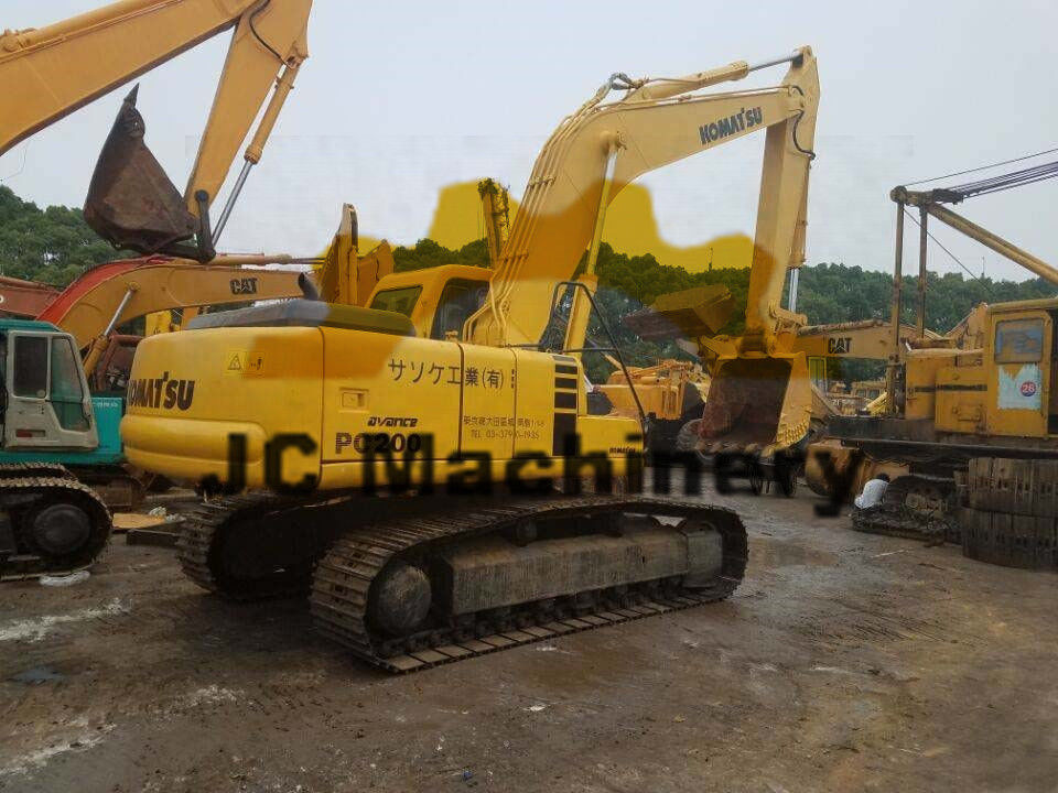 Japan surplus backhoe used Komatsu excavator PC2006, particulaly